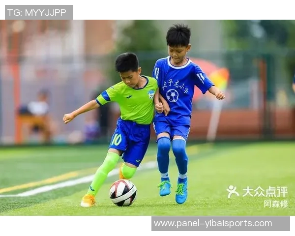 七人制足球的魅力与技巧探讨助力青少年全面发展与团队合作精神培养 七人制足球的魅力与技巧探讨助力青少年全面发展与团队合作精神培养